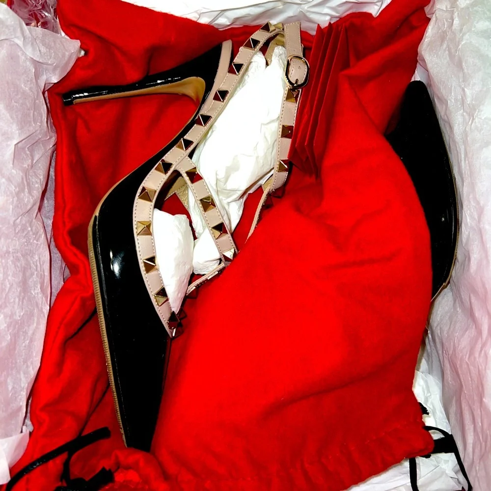 Valentino Garavani PATENT ROCKSTUD CAGED PUMP 100MM purchased in Harrods London - Picture 1 of 6
